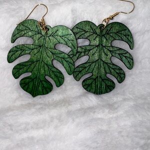 NWOT Forest Green Laser Cut Wood Monstera Palm Leaf Earrings